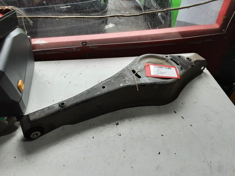 DRAAGARM ACHTER RECHTS Vw GOLF V 11/03 - 08