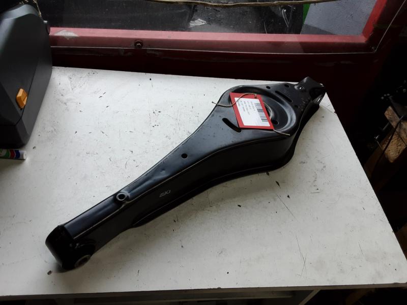 DRAAGARM ACHTER RECHTS Vw GOLF V 11/03 - 08