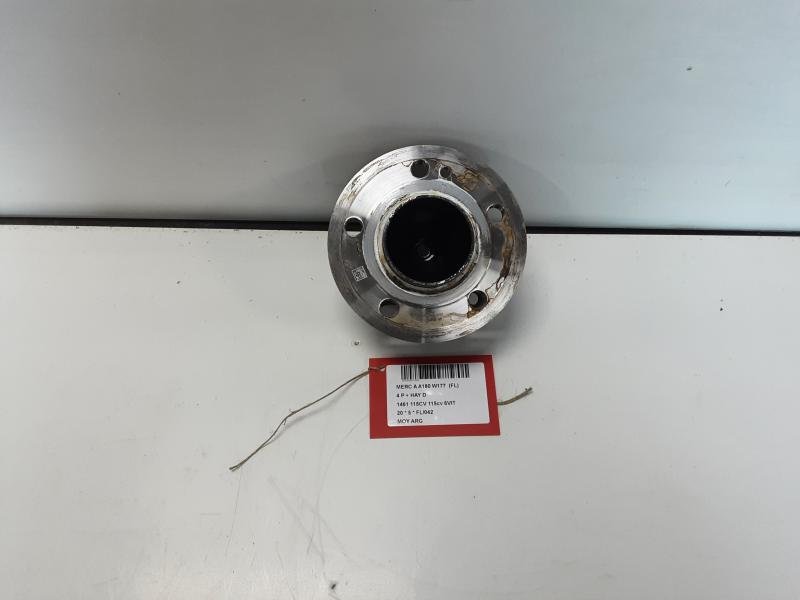 WIELNAAF ACHTER LINKS Mercedes-Benz A W177 18 - 2/23