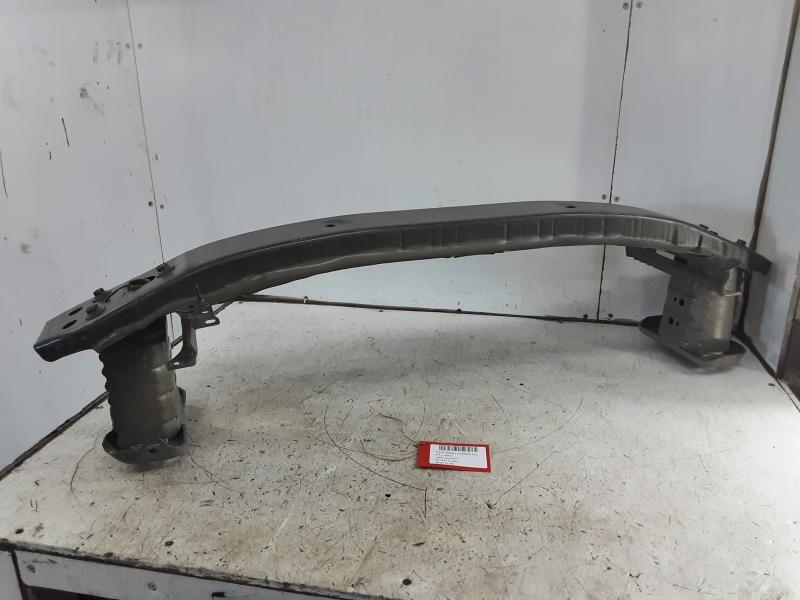 BUMPERBALK VOOR Toyota YARIS (5) 9/14 - 2/20