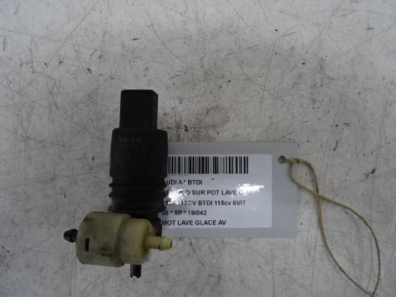 MOTEUR DE LAVE-GLACE AVANT Audi A4 11/04 - 08