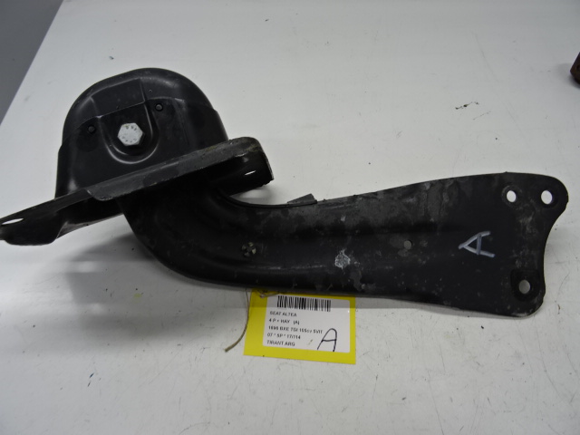 DRAAGARM ACHTER LINKS Seat ALTEA 04+