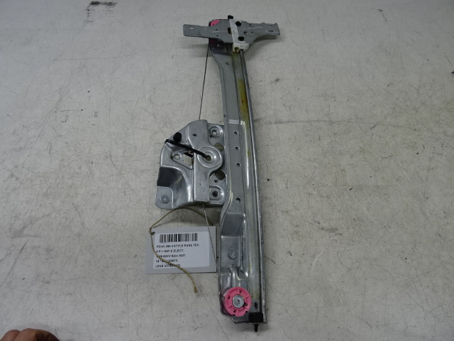 LEVE-VITRE DE PORTE AVANT GAUCHE Peugeot 208 8/15 - 20