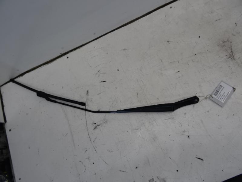 RUITENWISSERARM RECHTS VOOR Vw TOURAN 08/10 - 15