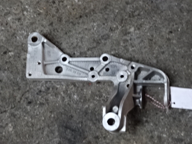 DRAAGARMSTEUN VOOR RECHTS Vw GOLF V 11/03 - 08
