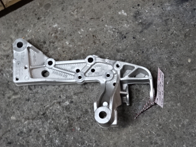 DRAAGARMSTEUN VOOR RECHTS Vw GOLF V 11/03 - 08