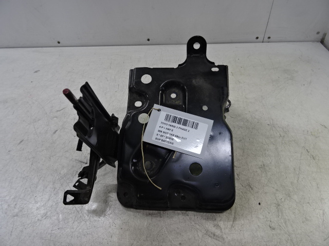 SUPPORT DE BATTERIE Toyota YARIS (5) 9/14 - 2/20
