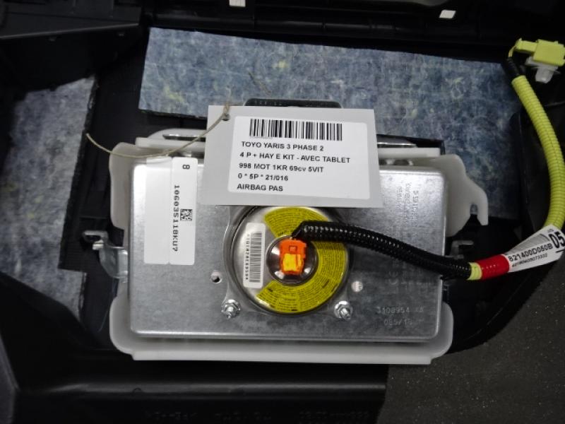 AIRBAG PASSAGIER Toyota YARIS (5) 9/14 - 2/20