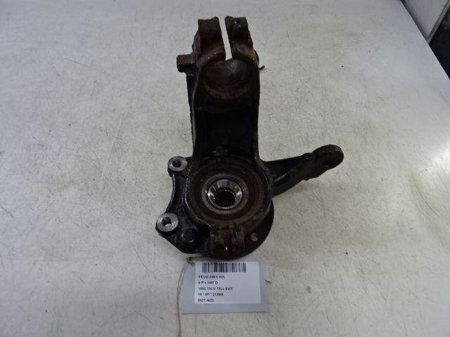 WIELNAAF VOOR RECHTS Peugeot 208 8/15 - 20