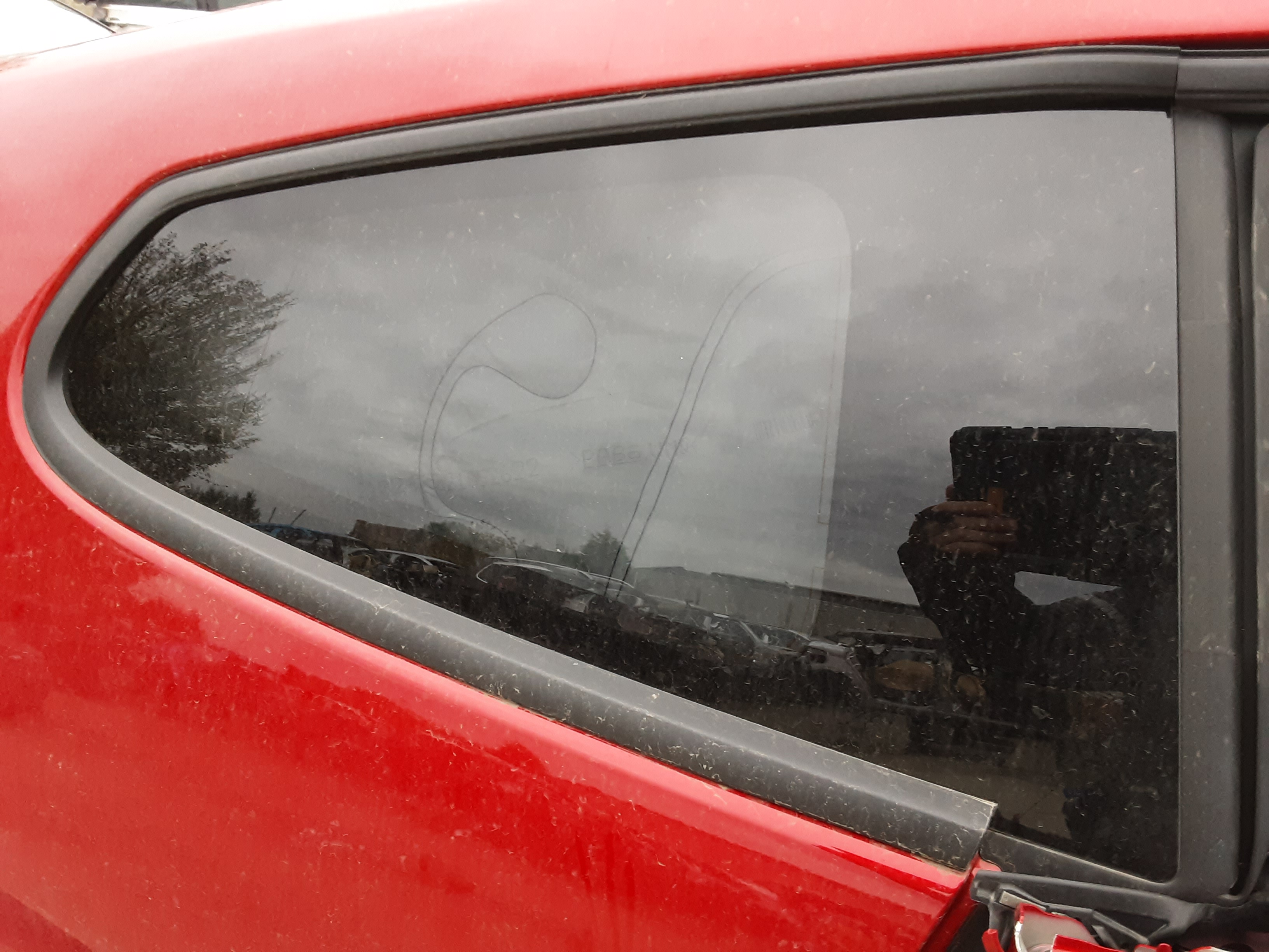 VITRE LATERALE ARRIERE DROITE Toyota YARIS (6) 2/20+