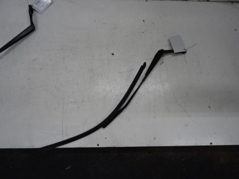 LEFT FRONT WIPER ARM Audi A3 3,5D 9/12 - 16