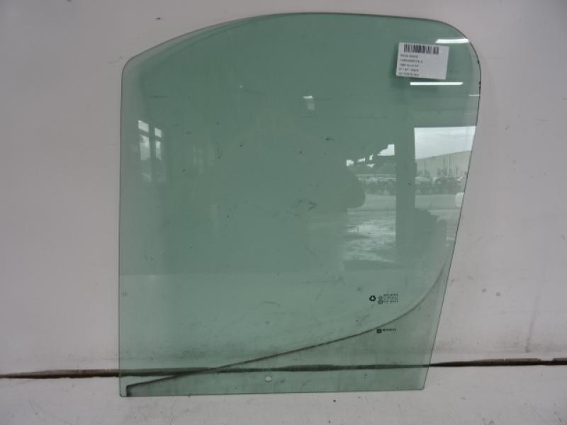 VITRE DE PORTE AVANT GAUCHE Renault TRAFIC 9/06 - 14