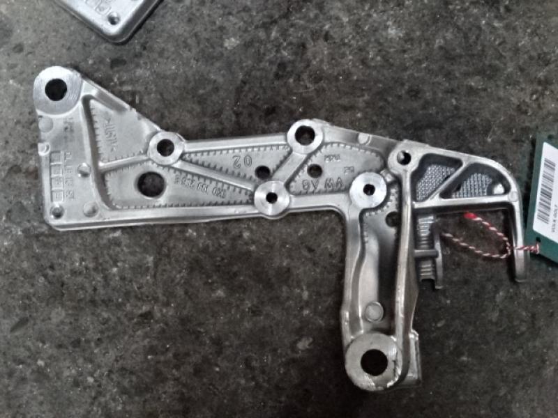 DRAAGARMSTEUN VOOR RECHTS Vw GOLF V 11/03 - 08
