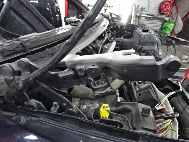 SCHARNIER MOTORKAP RECHTS Bmw 1 E82/88 COUP-CA.07+