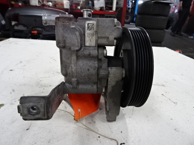 BESTUURINGSPOMP Bmw 5 E60 09/03 - 03/10