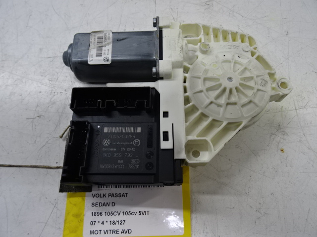 MOTOR RUITMECHANISME VOOR RECHTS Vw PASSAT 02/05 - 11/10