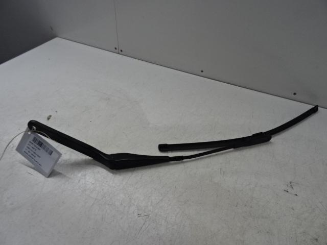 RUITENWISSERARM LINKS VOOR Bmw 1 E81/87 4/07 - 12