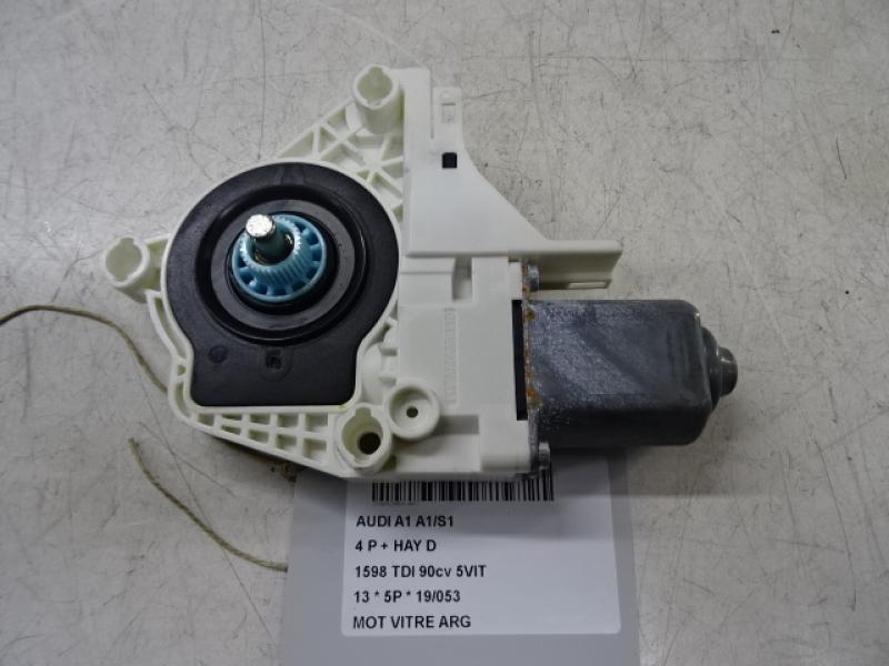 MOTEUR DE VITRE DE PORTE ARRIERE GAUCHE Audi A1 10-14