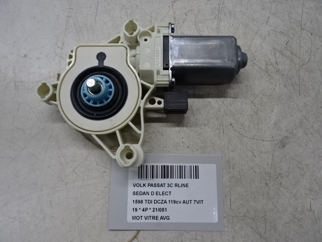 MOTEUR DE VITRE DE PORTE AVANT GAUCHE Vw PASSAT 11/14 - 19
