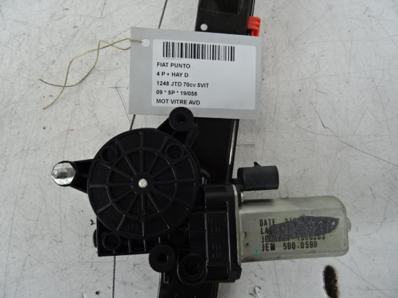 MOTEUR DE VITRE DE PORTE AVANT DROITE Fiat PUNTO 7/03 - 12
