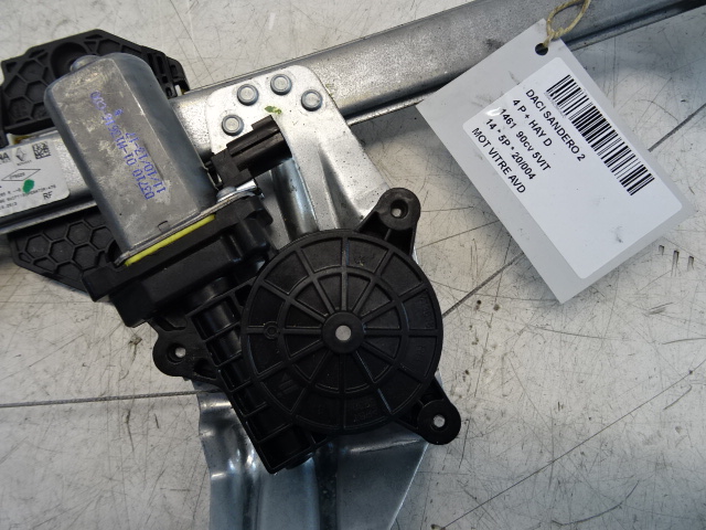 MOTEUR DE VITRE DE PORTE AVANT DROITE Dacia SANDERO 9/12 - 16