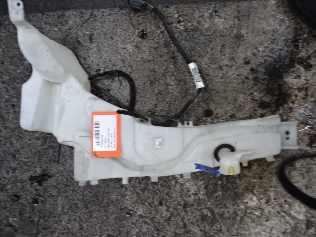 POT DE LAVE-GLACE AVANT Ford FOCUS (3) 08 - 02/11