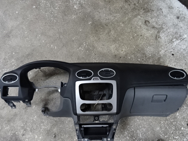 DASHBOARD Ford FOCUS (3) 08 - 02/11