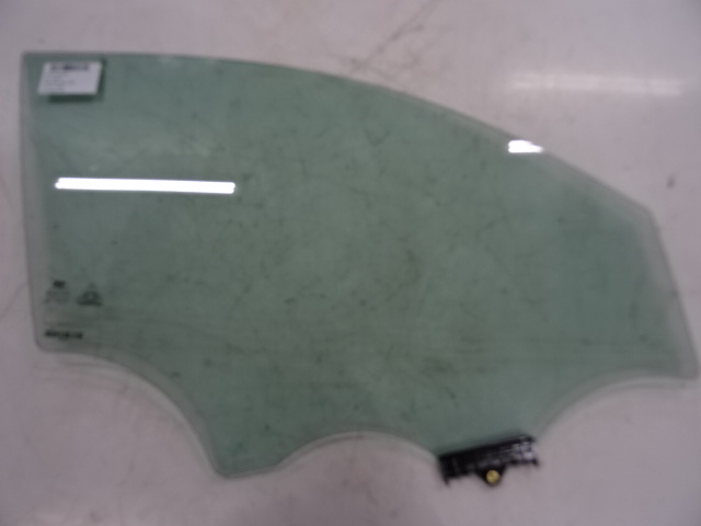 VITRE DE PORTE AVANT DROITE Hyundai TUCSON (2) 09/15 - 09/18