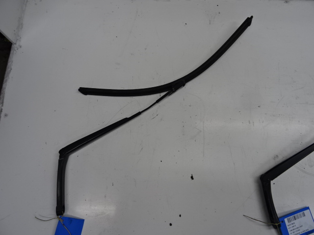 RUITENWISSERARM LINKS VOOR Seat IBIZA MK4 (6J) 4/12 - 7/2015