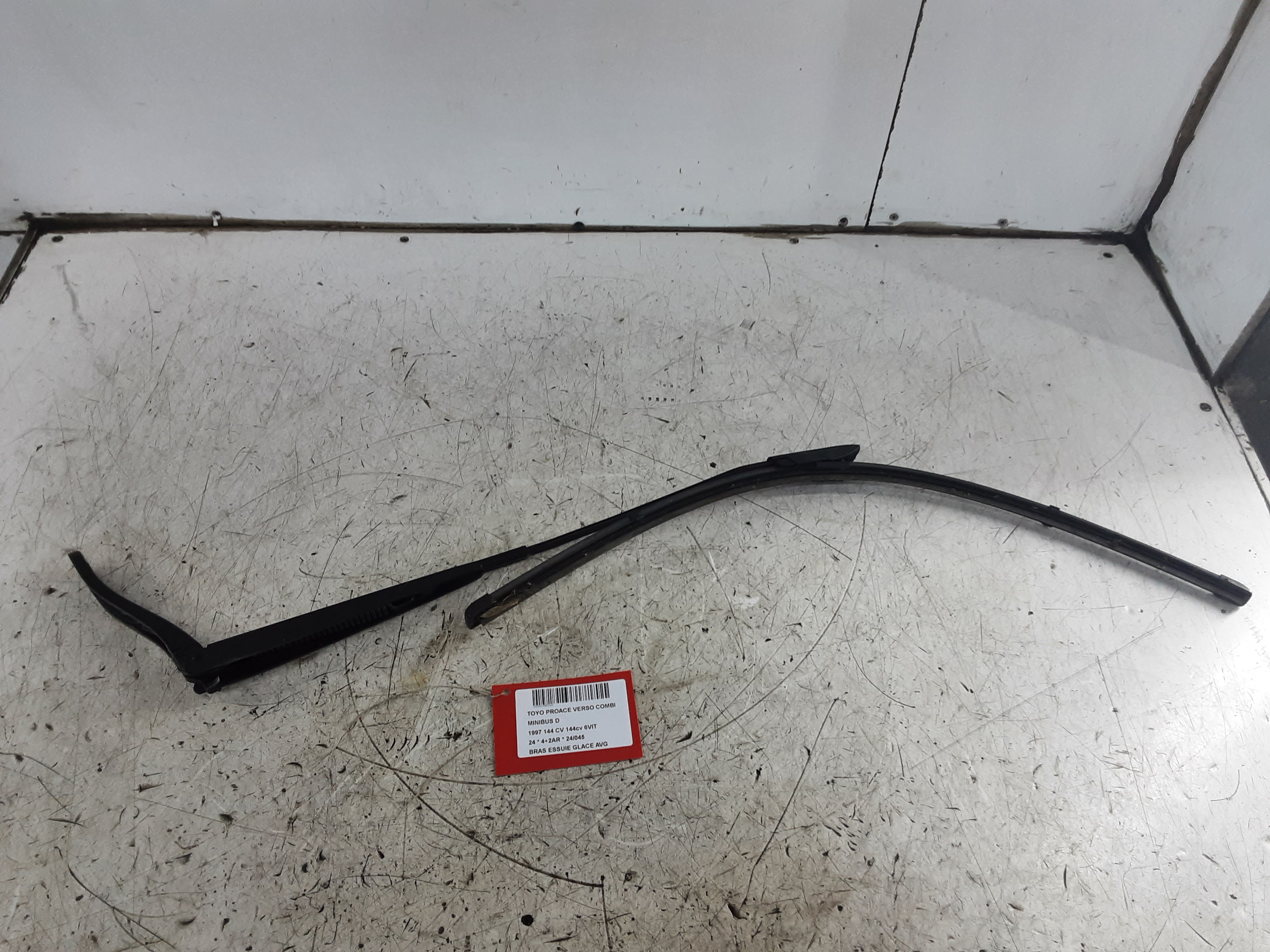 RUITENWISSERARM LINKS VOOR Toyota PROACE 16+