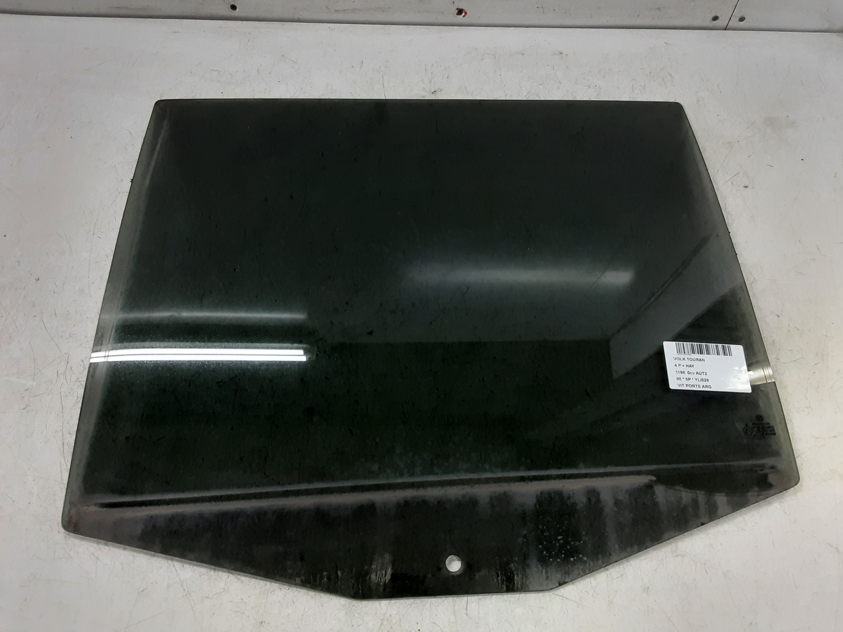 LEFT REAR DOOR WINDOW Vw TOURAN 07 - 08/10