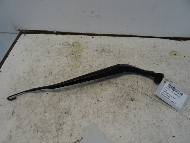 RUITENWISSERARM LINKS VOOR Mazda CX-3 02/15 - 2/18