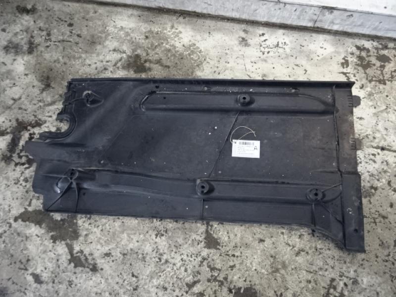 PLASTIEKE BESCHERMPLAAT ONDER AUTO RECHTS Vw GOLF VII 1/17 - 2/20 FaceLift