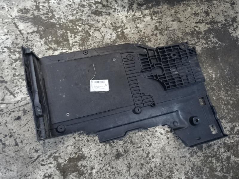 PLASTIEKE BESCHERMPLAAT ONDER AUTO RECHTS Vw GOLF VII 1/17 - 2/20 FaceLift