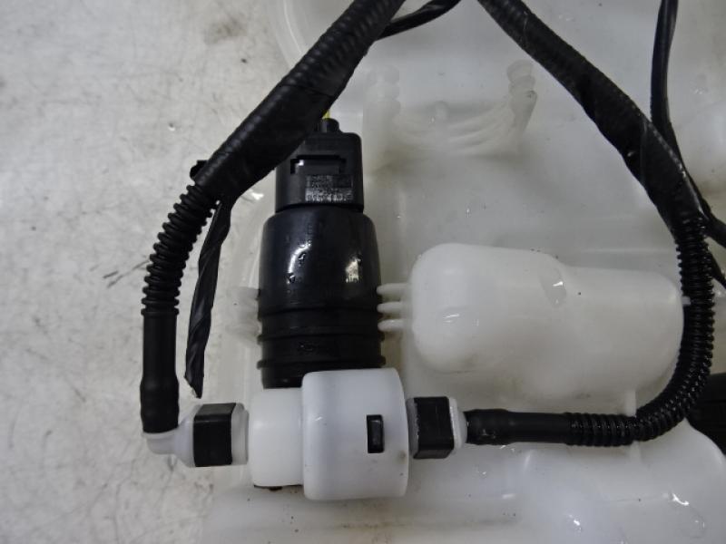 WINDSCREEN WASHER PUMP Bmw X1 F48 09/15 - 7/19