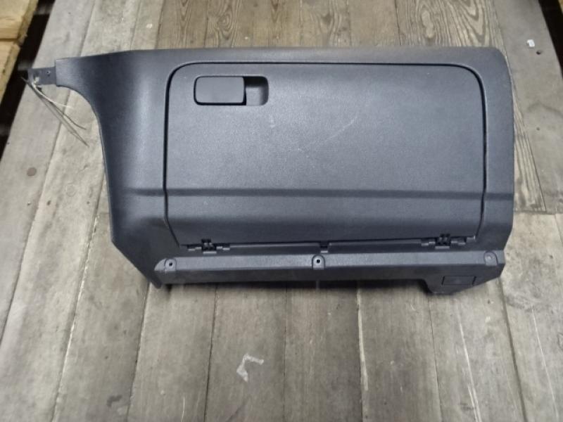 GLOVEBOX Vw GOLF V 11/03 - 08