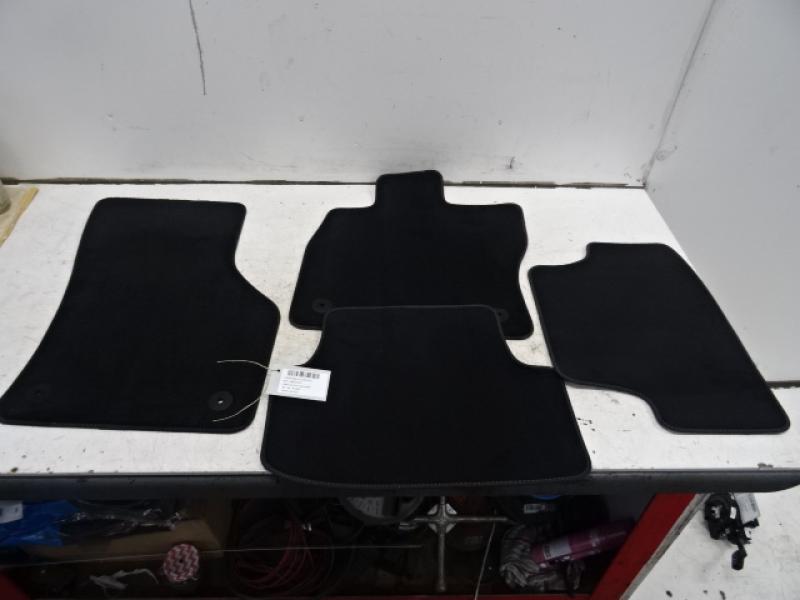 MATTEN Vw GOLF VIII 2/20+