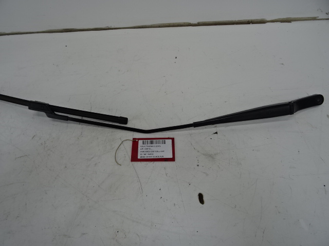 RUITENWISSERARM RECHTS VOOR Vw TOURAN 08/10 - 15