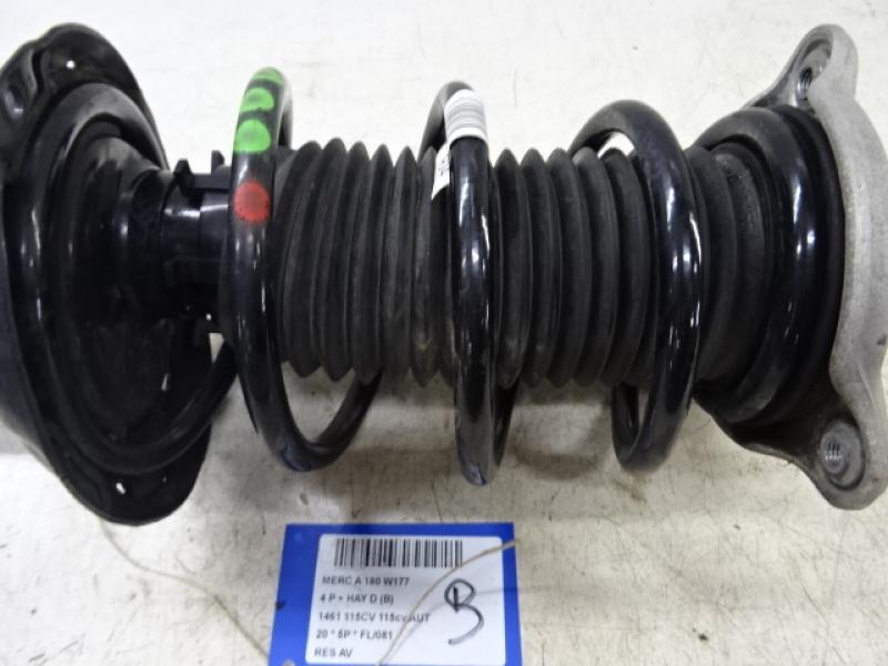 VEER VOOR Mercedes-Benz A W177 18 - 2/23