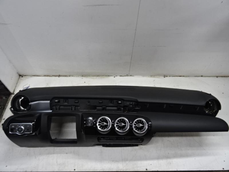 DASHBOARD Mercedes-Benz A W177 18 - 2/23