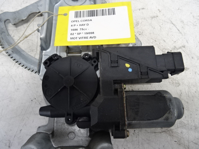 MOTEUR DE VITRE DE PORTE AVANT DROITE Opel CORSA C 09/00 - 10/06
