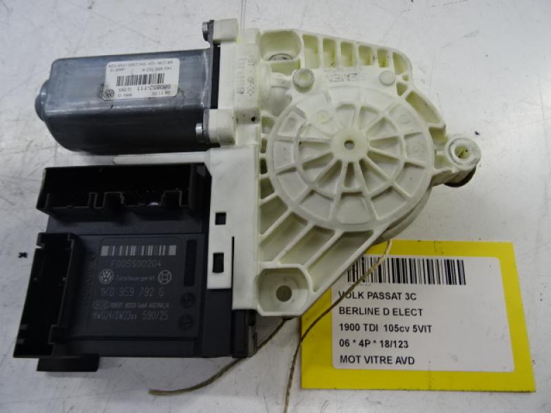 MOTEUR DE VITRE DE PORTE AVANT DROITE Vw PASSAT 02/05 - 11/10