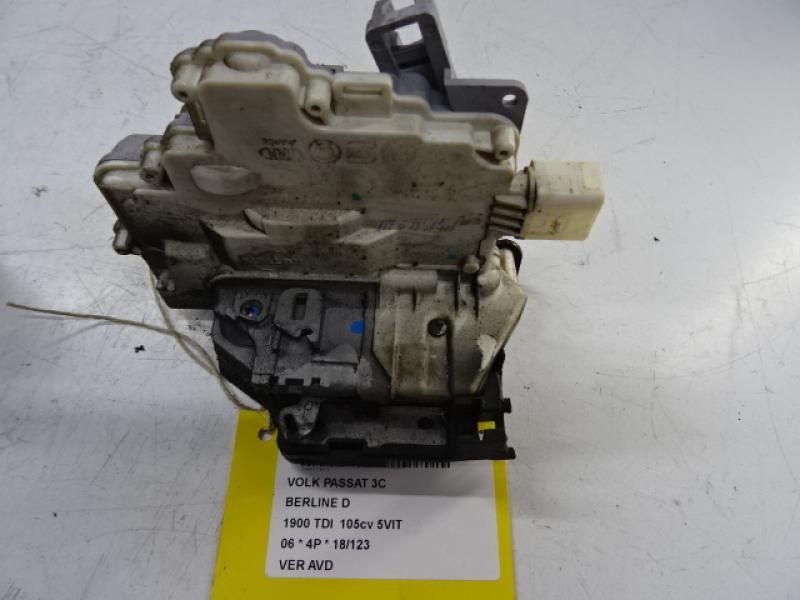 VERROUILLAGE DE PORTE AVANT DROITE Vw PASSAT 02/05 - 11/10