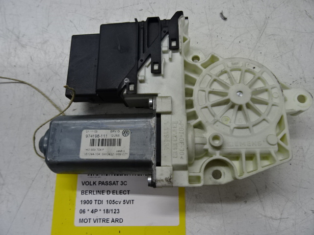 MOTEUR DE VITRE DE PORTE ARRIERE DROITE Vw PASSAT 02/05 - 11/10