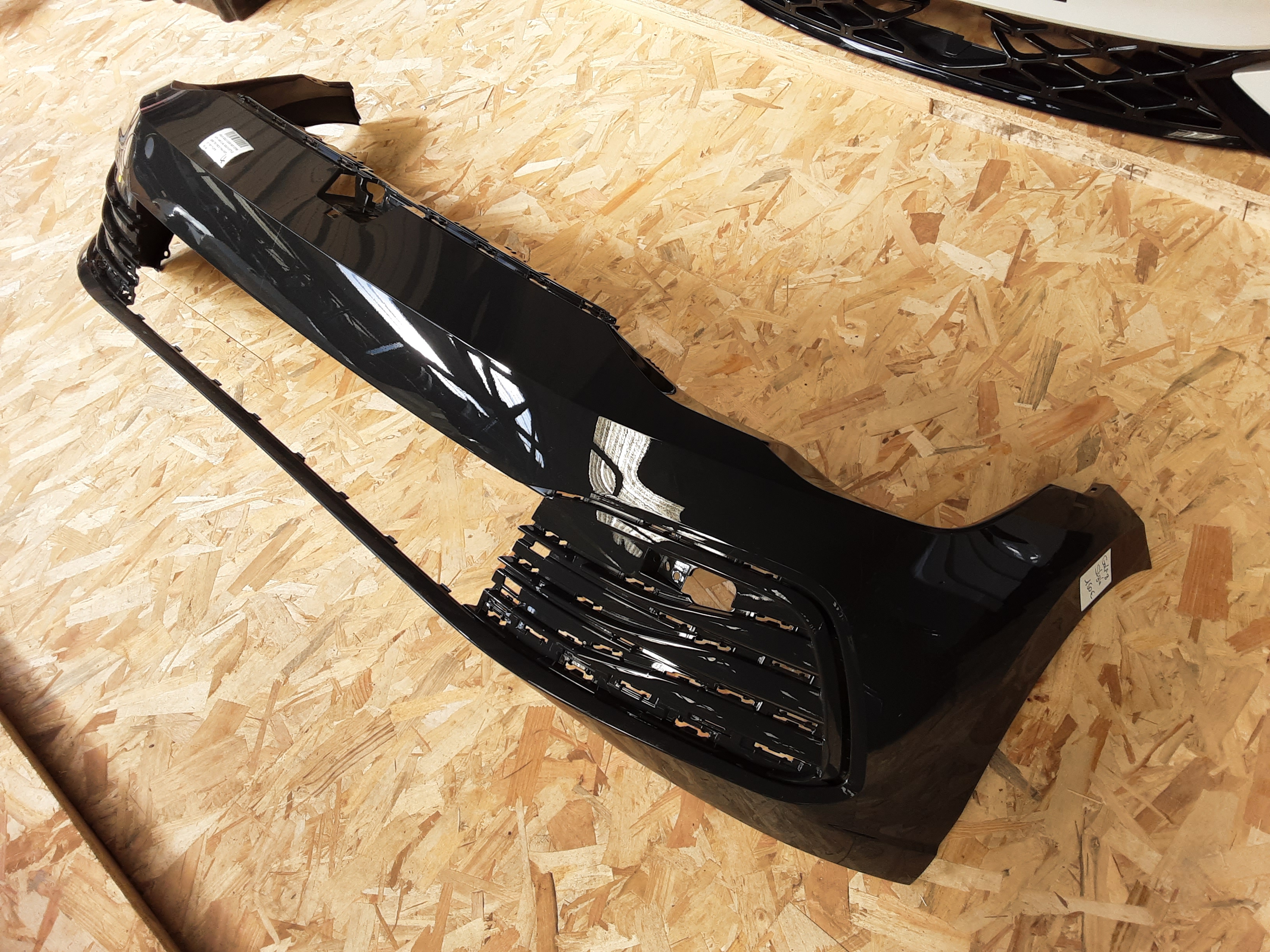 VOORBUMPER Vw GOLF VIII 2/20+