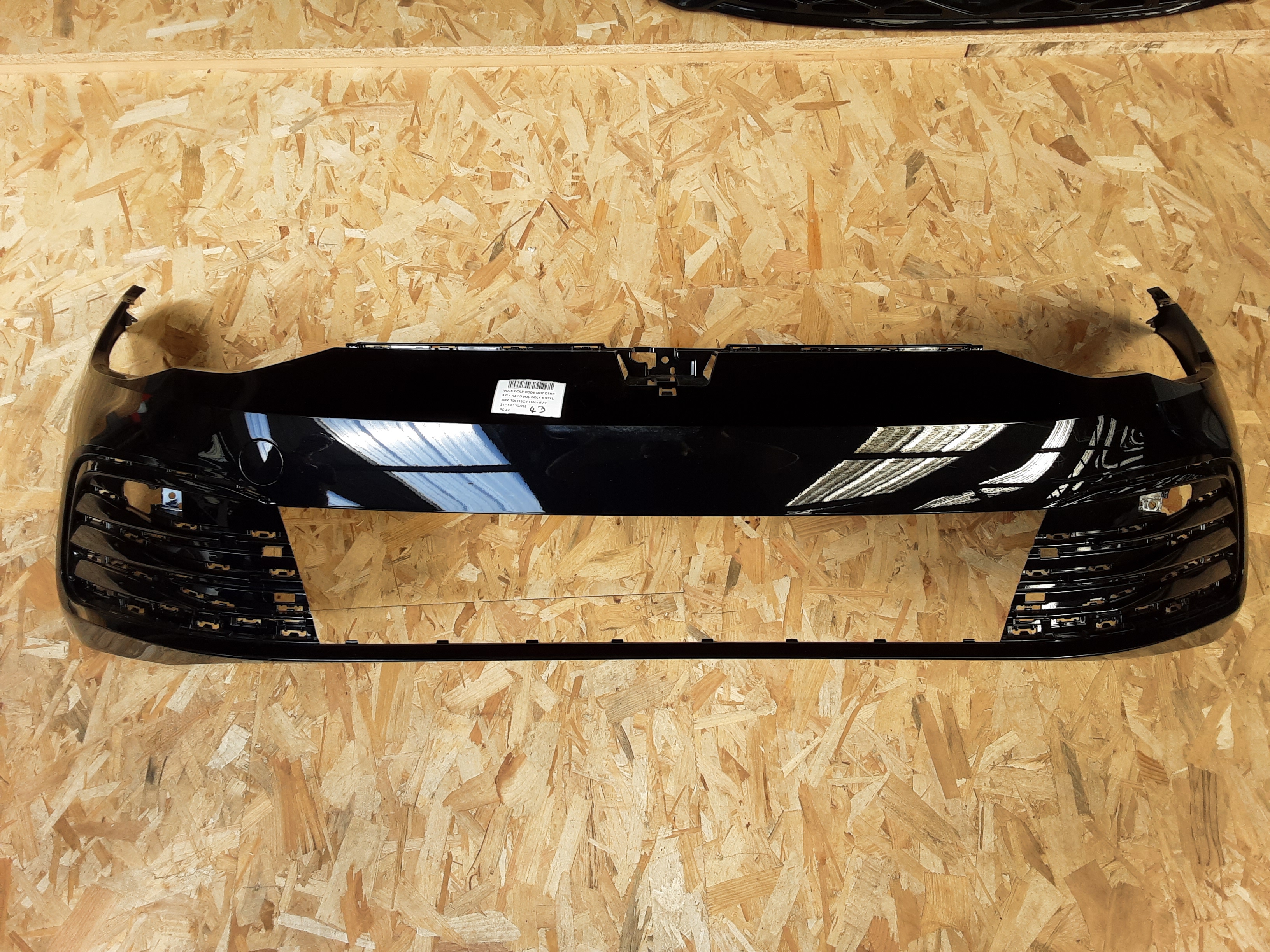VOORBUMPER Vw GOLF VIII 2/20+