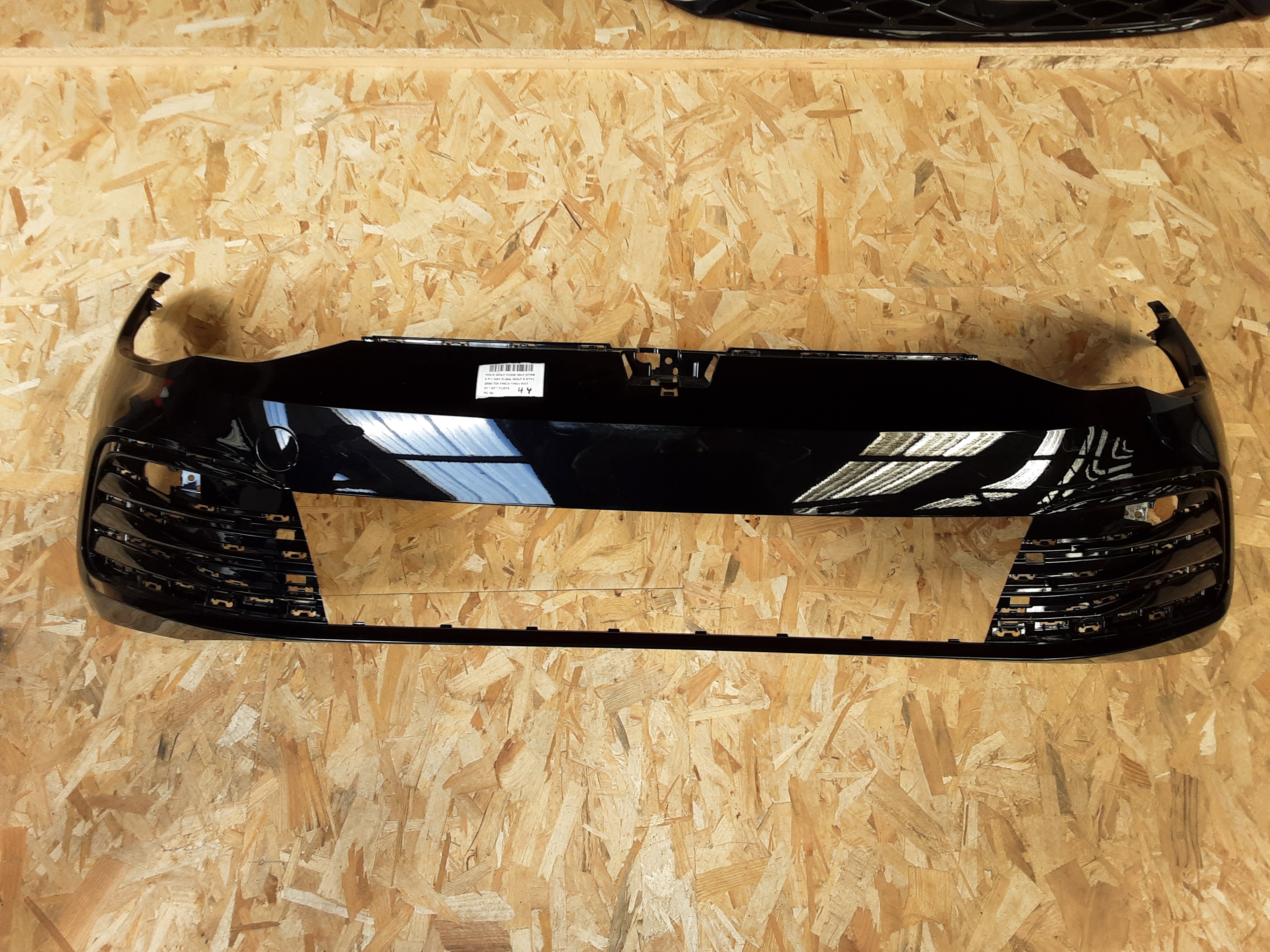 VOORBUMPER Vw GOLF VIII 2/20+