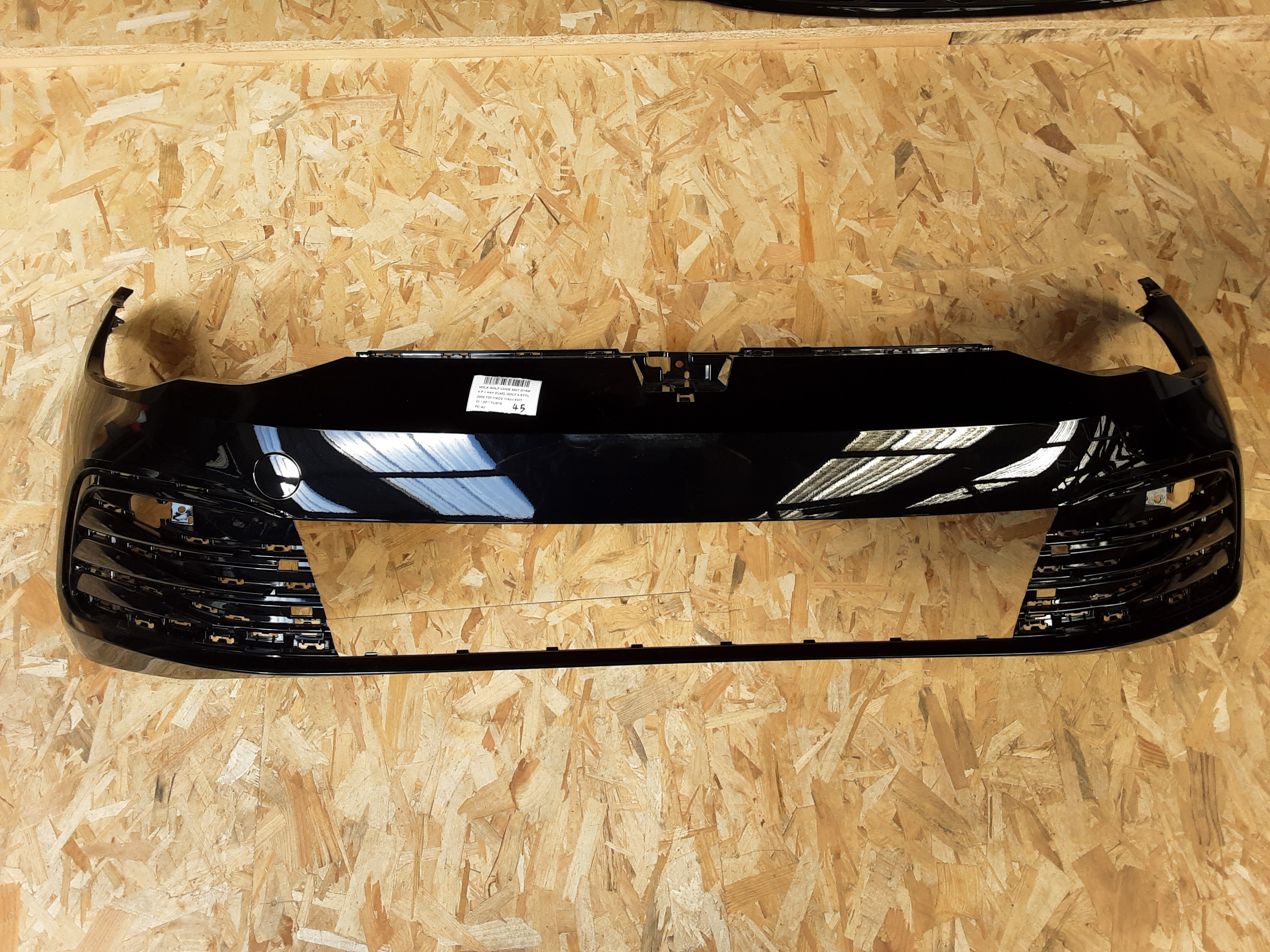 VOORBUMPER Vw GOLF VIII 2/20+