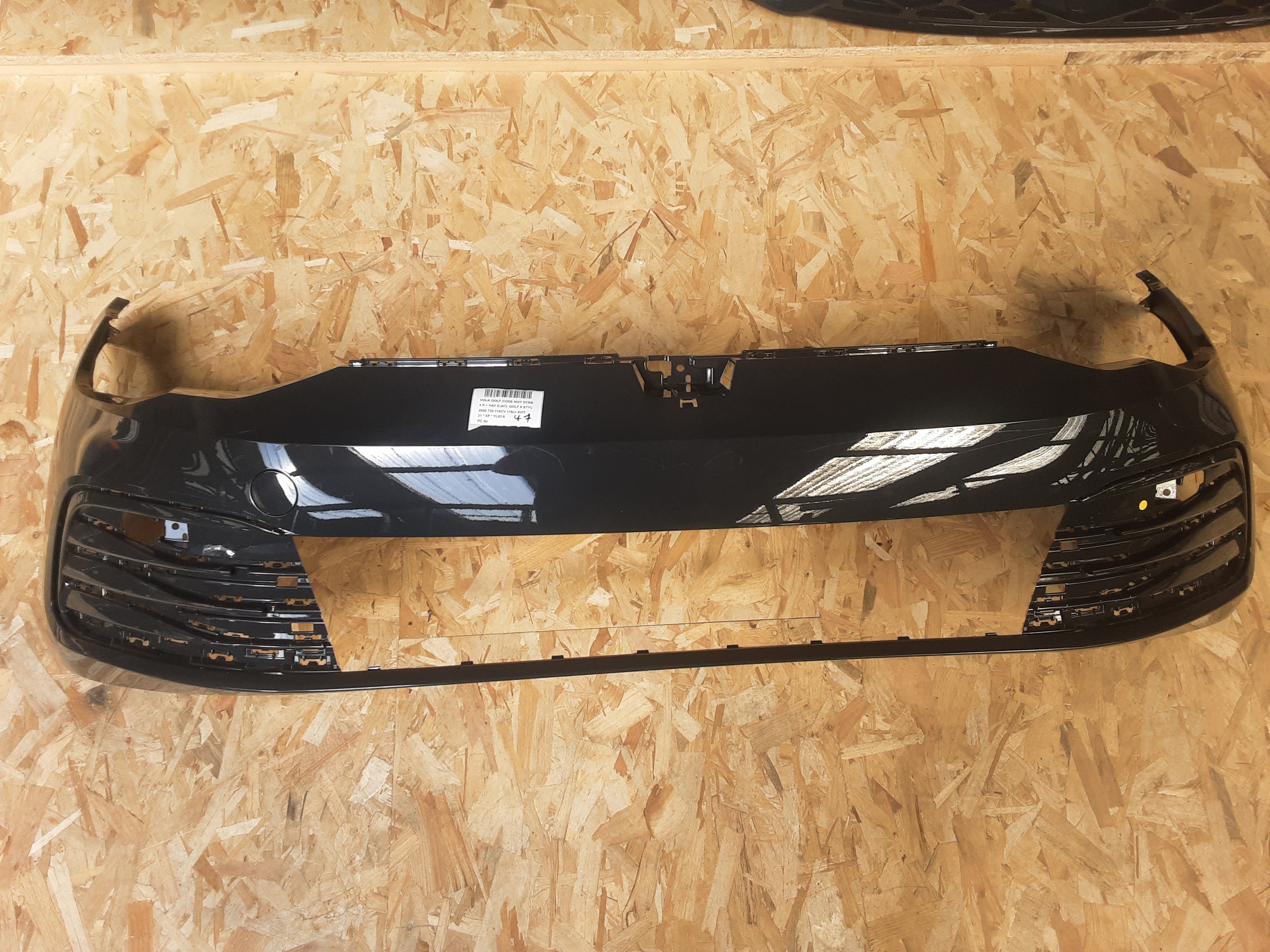 VOORBUMPER Vw GOLF VIII 2/20+