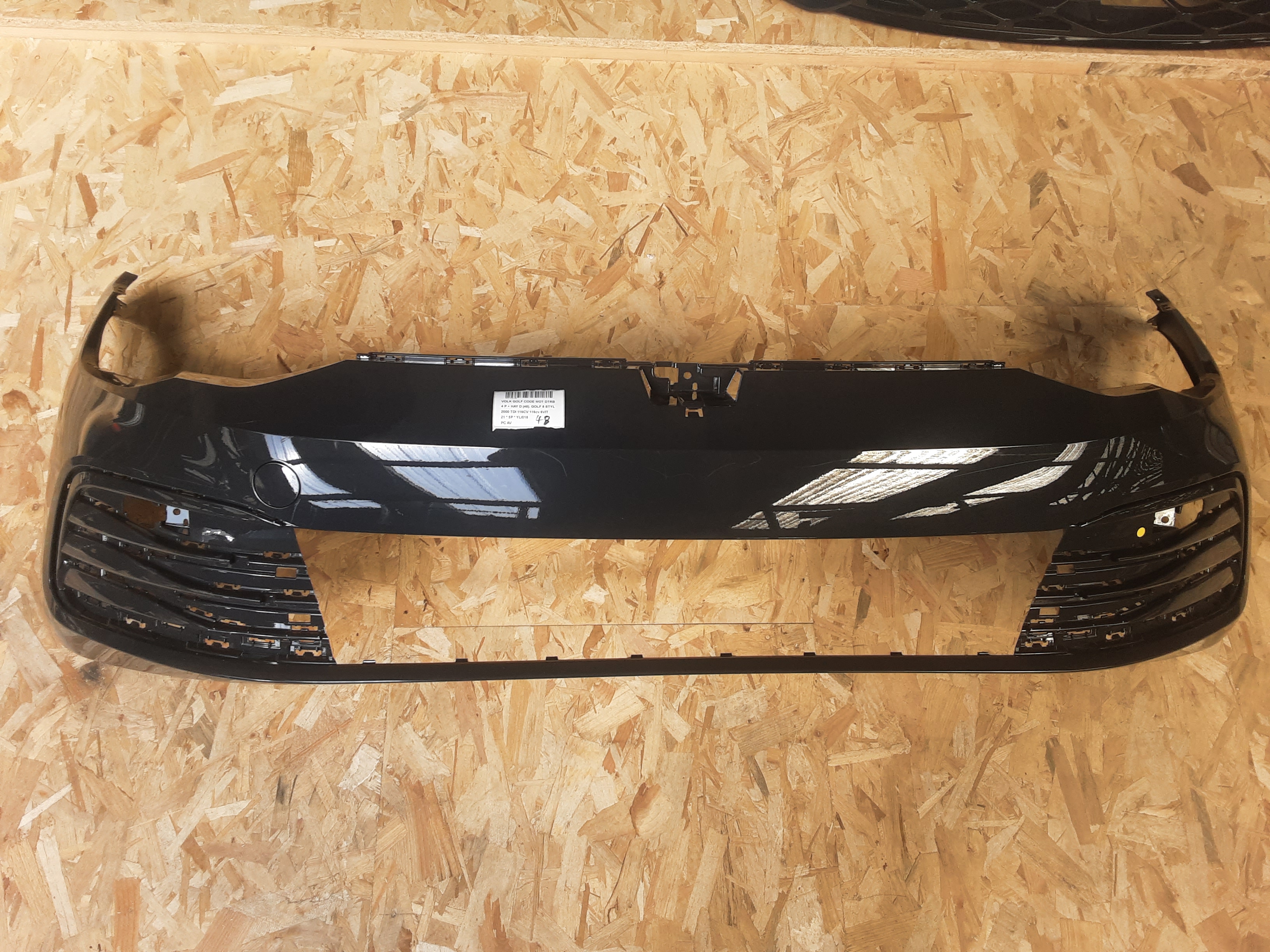 VOORBUMPER Vw GOLF VIII 2/20+